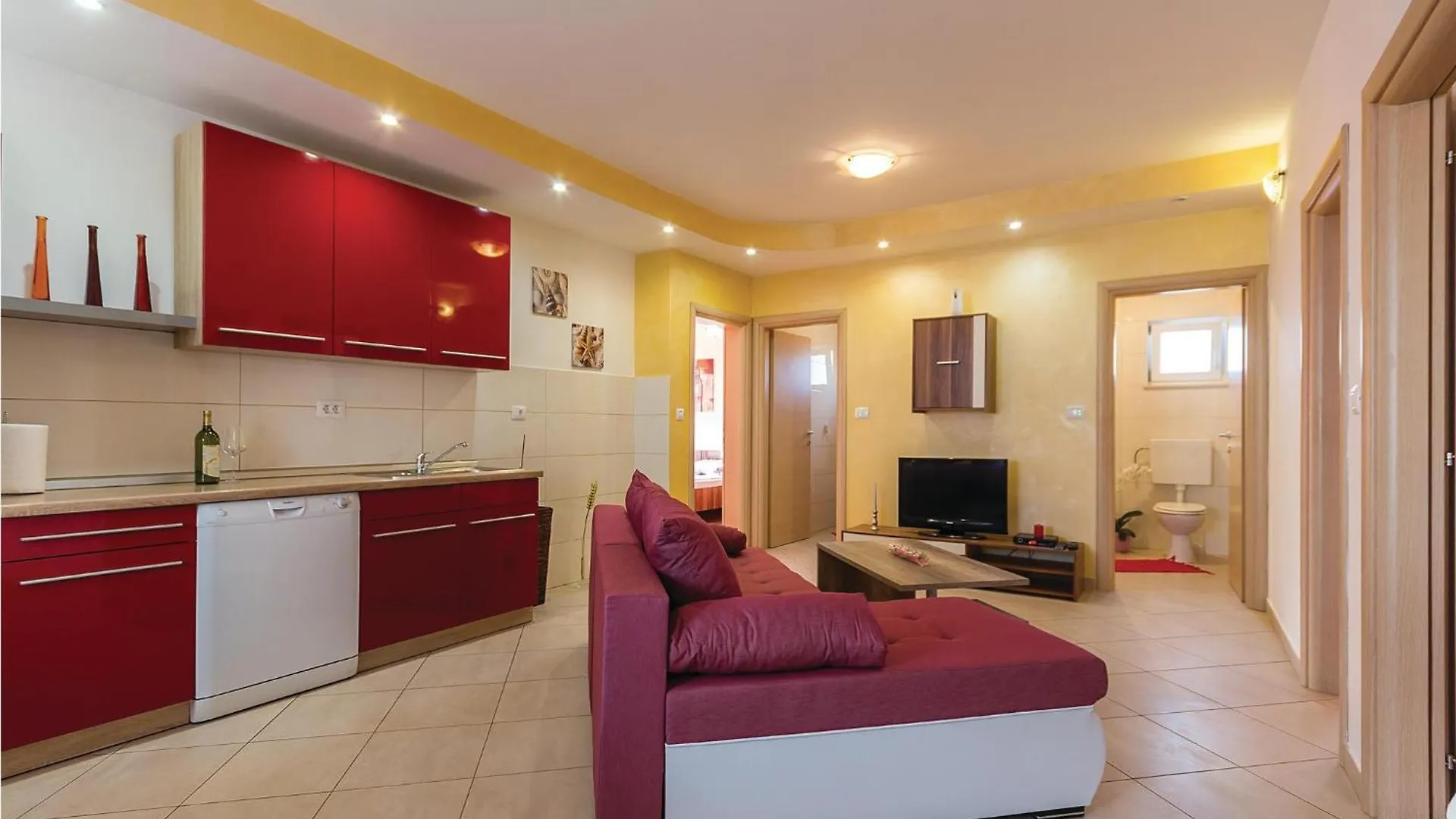 3 Bedroom Cozy Home In Galižana Κροατία
